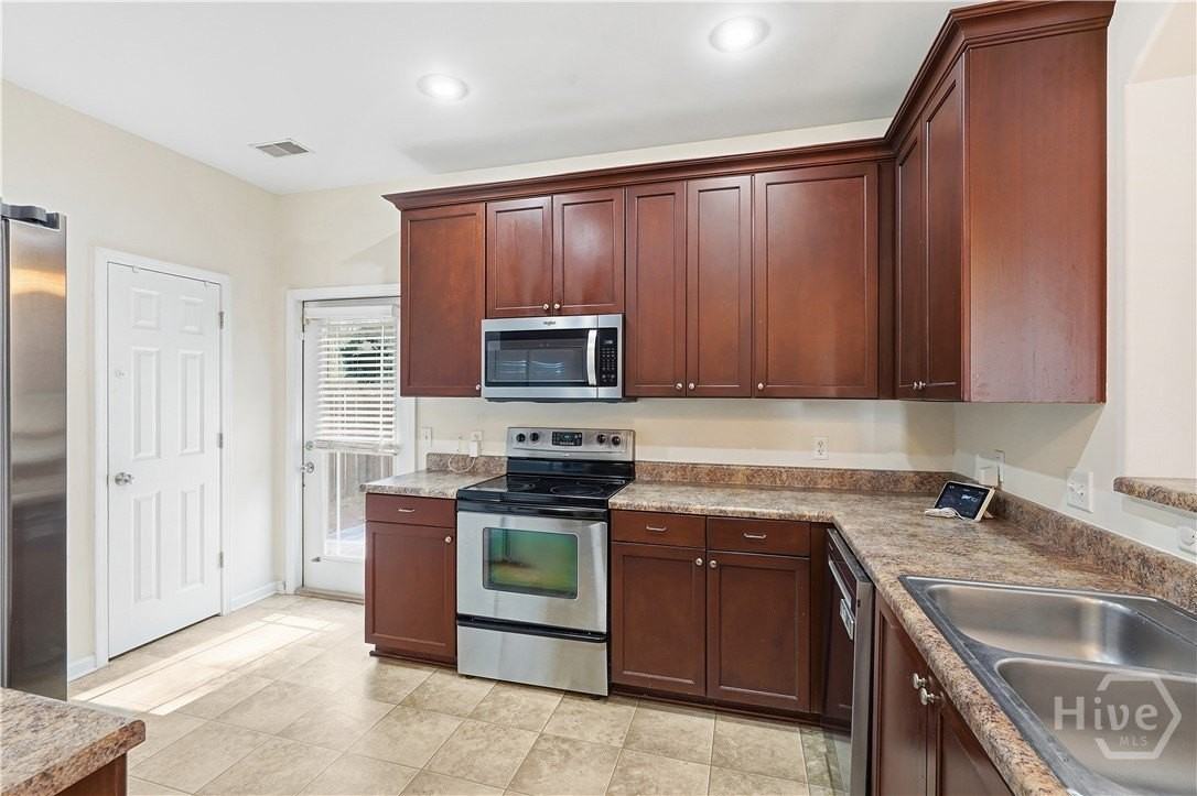 134 Chapel Lk S - Photo 6 of 20