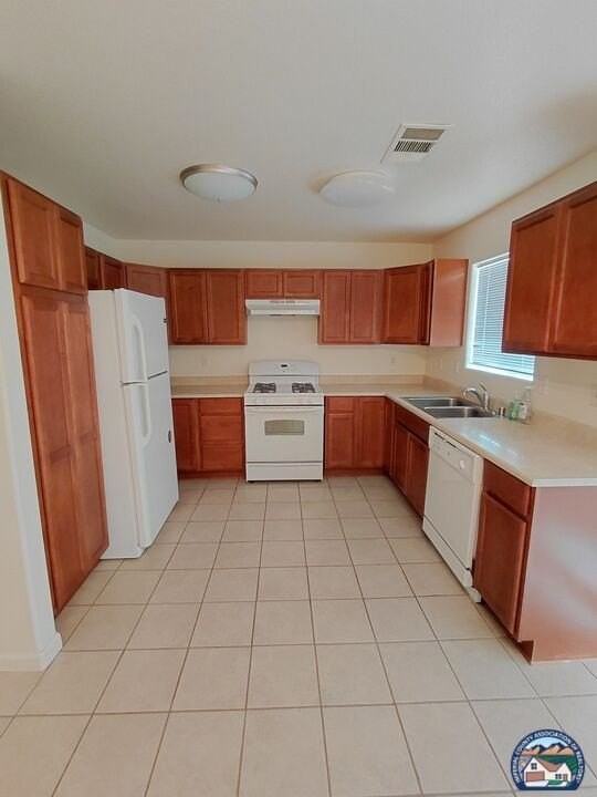 409 E Alexandria St - Photo 5 of 15