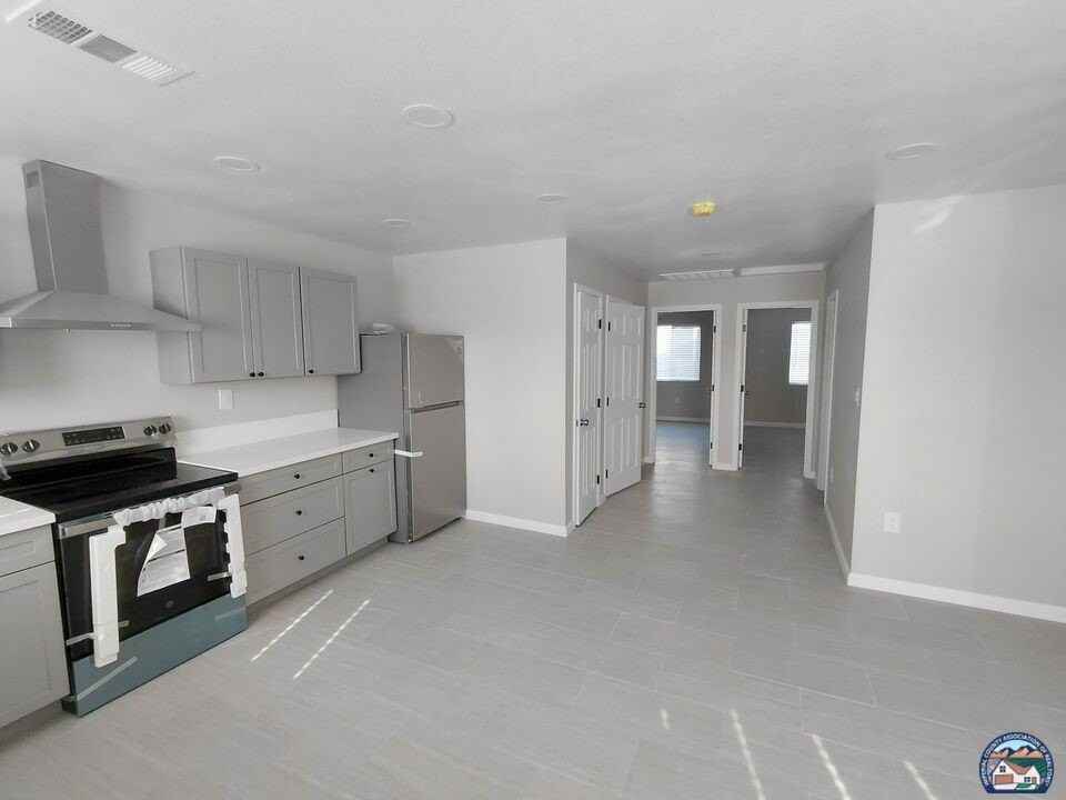 510 Encinas Ave Apt E - Photo 4 of 12