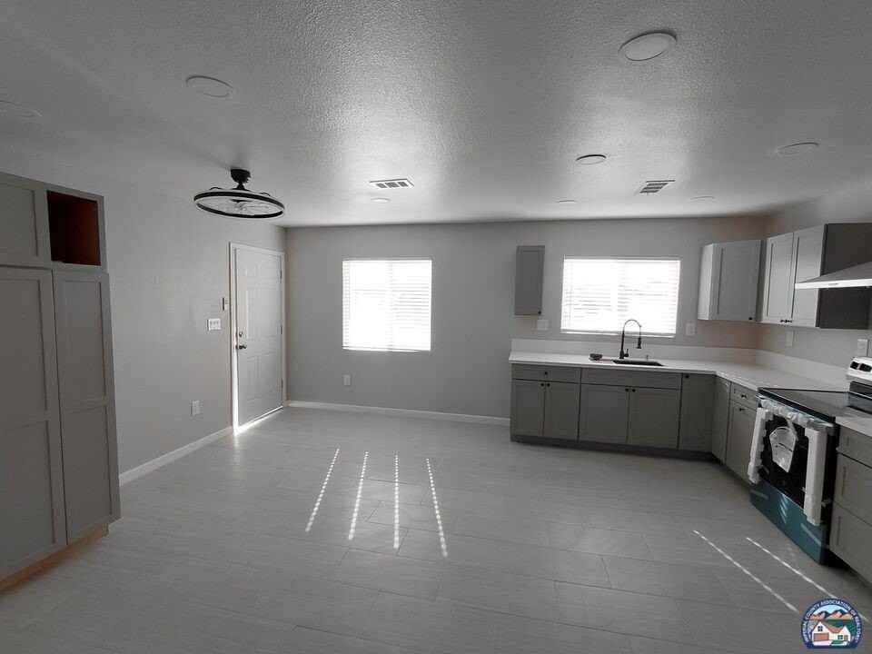 510 Encinas Ave Apt E - Photo 5 of 12