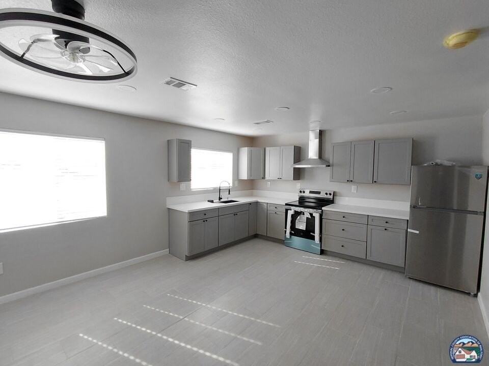 510 Encinas Ave Apt E - Photo 6 of 12