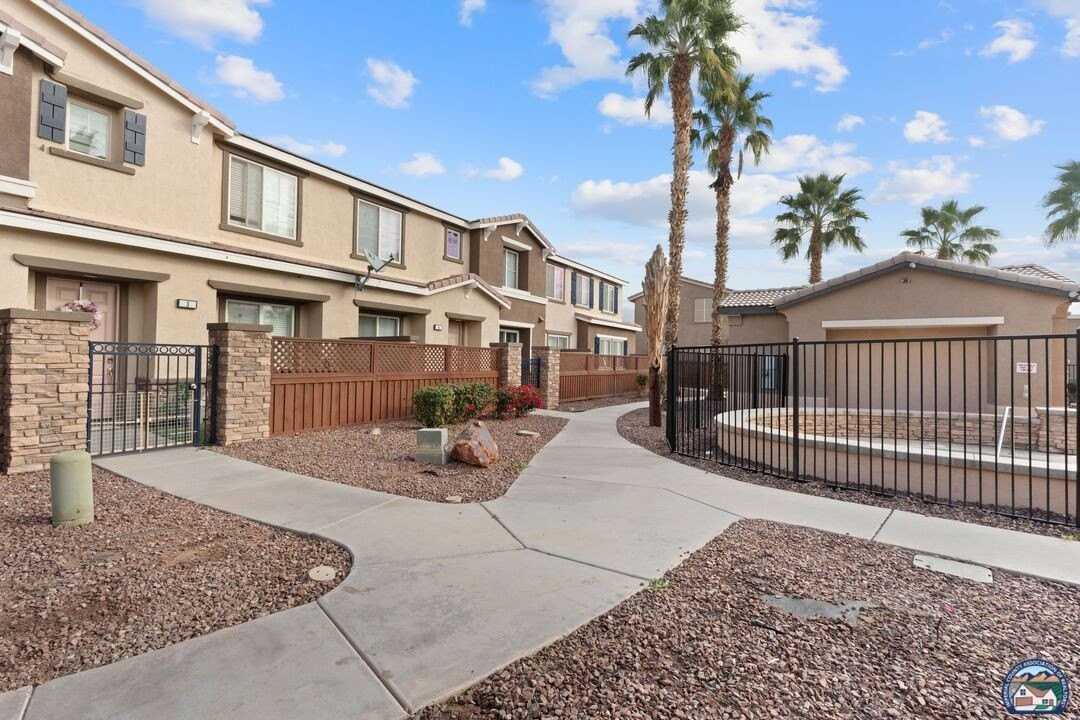 315 Breezy Pl Unit 4 - Photo 2 of 39