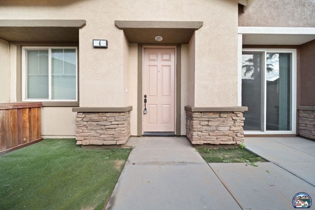 315 Breezy Pl Unit 4 - Photo 4 of 39