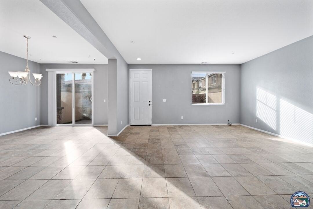 315 Breezy Pl Unit 4 - Photo 5 of 39