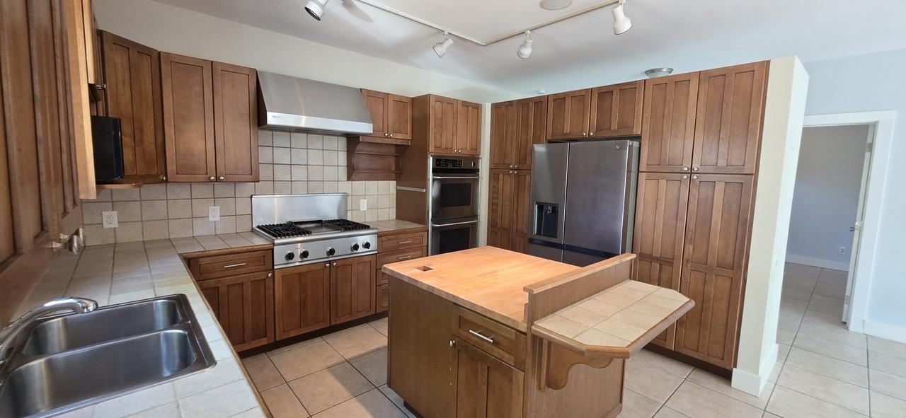 1213 Truman Ave #C - Photo 4 of 38