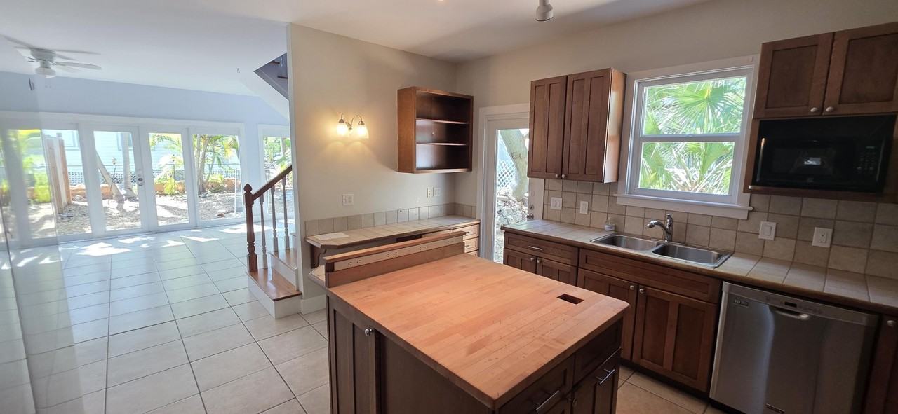 1213 Truman Ave #C - Photo 6 of 38