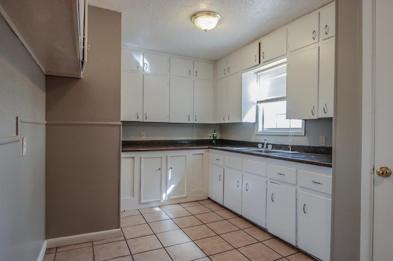3119 Jarvis St - Photo 4 of 8