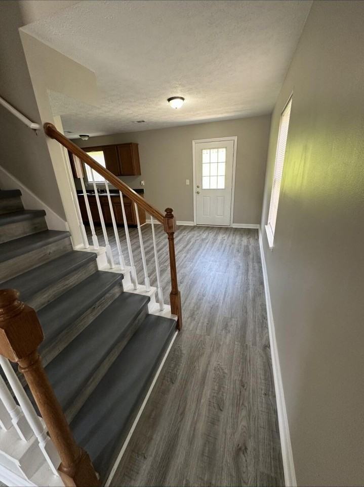 1049 Blackwell Ct Unit B - Photo 2 of 10