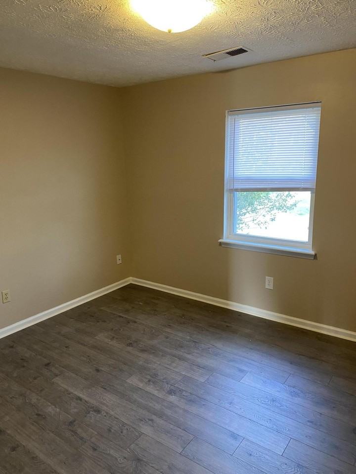 3713 Hacker Ct Apt 4 - Photo 5 of 12