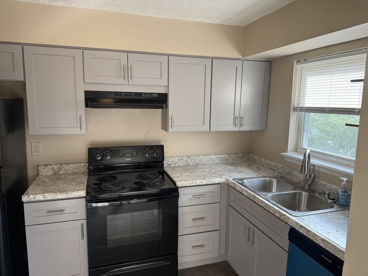 3713 Hacker Ct Apt 4 - Photo 7 of 12