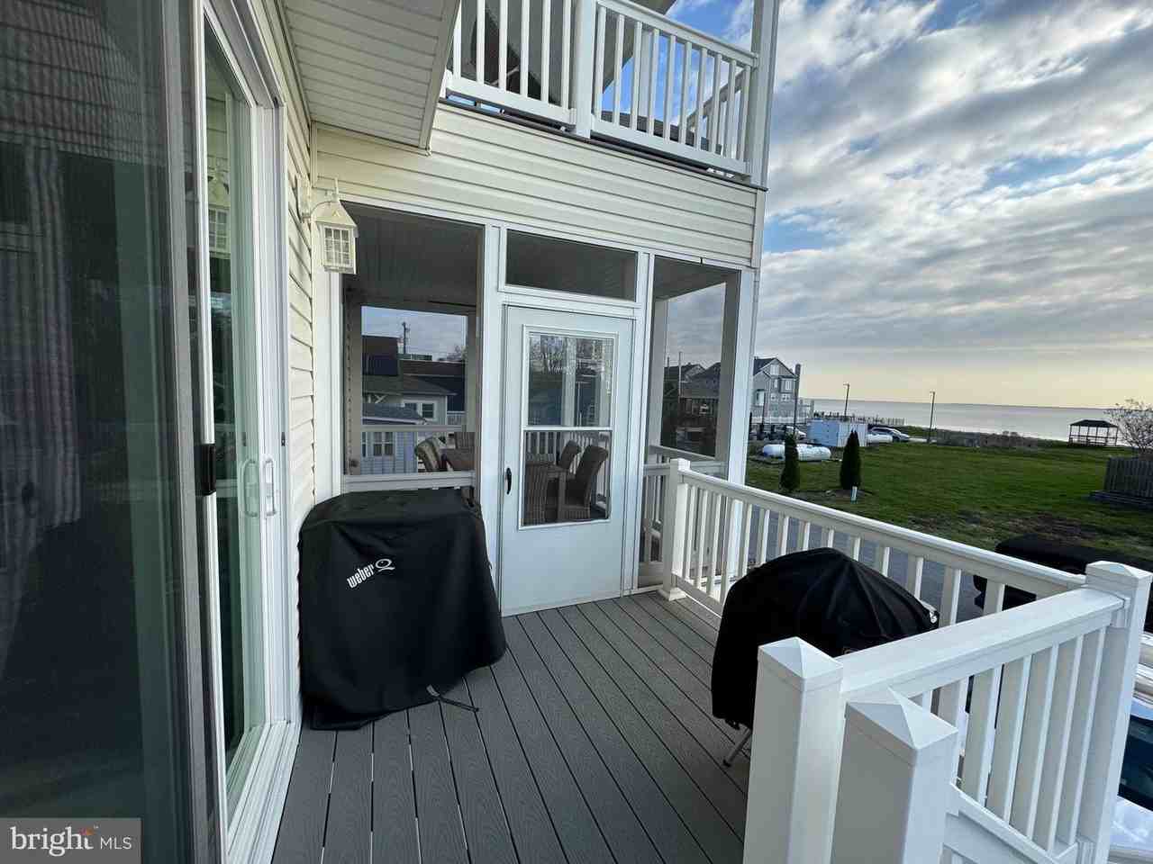 8315 Bayside Rd - Photo 5 of 36