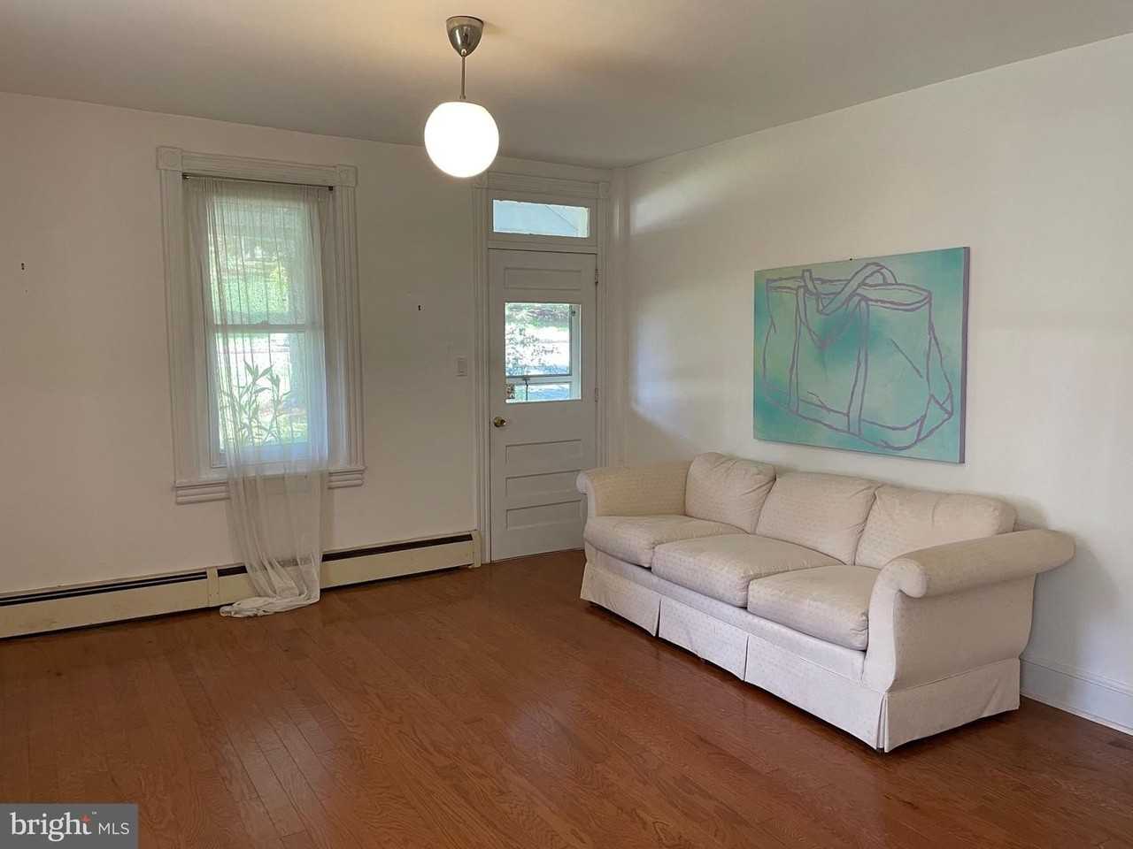 1410 Longford Rd - Photo 2 of 14