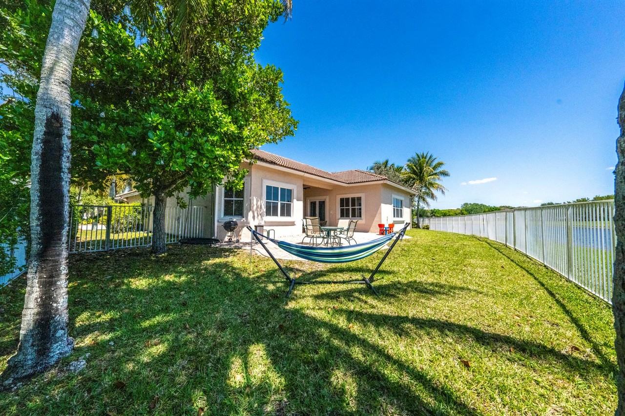 Placid Ct - Photo 3 of 8