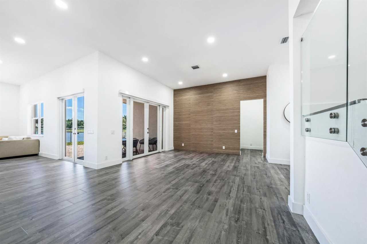 Placid Ct - Photo 7 of 8