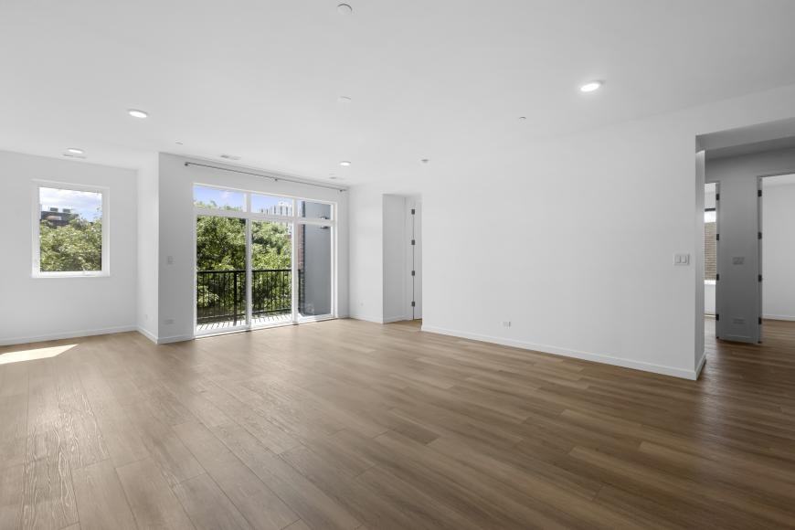 204 S Leavitt St - Photo 2 of 10