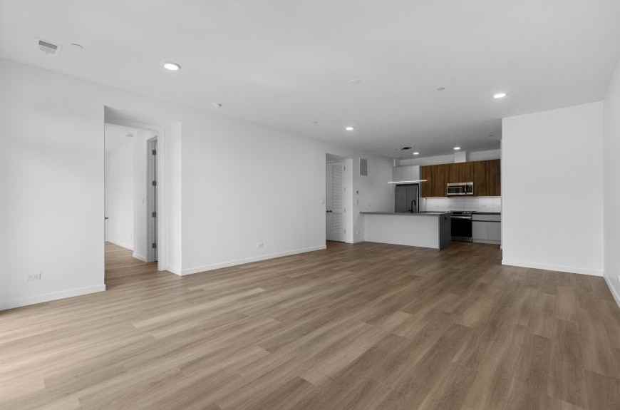 204 S Leavitt St - Photo 4 of 10