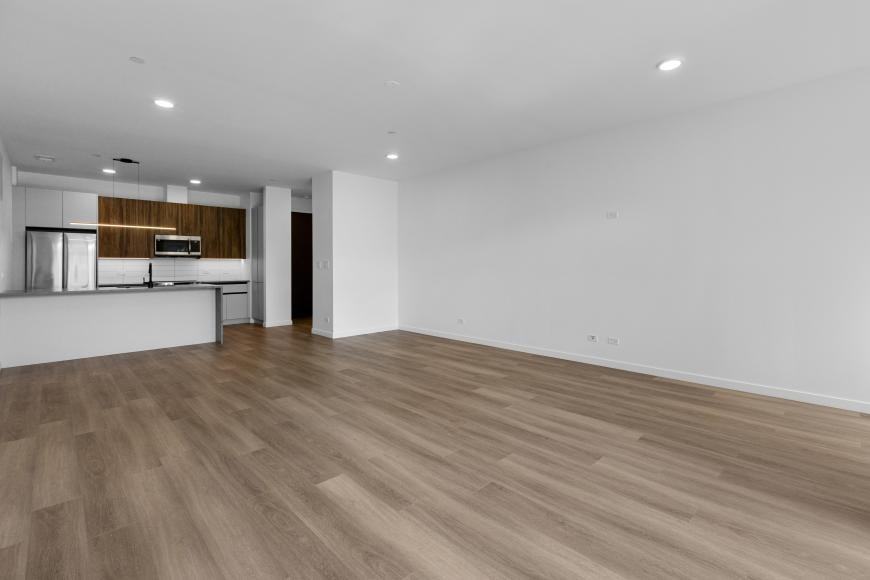 204 S Leavitt St - Photo 5 of 10