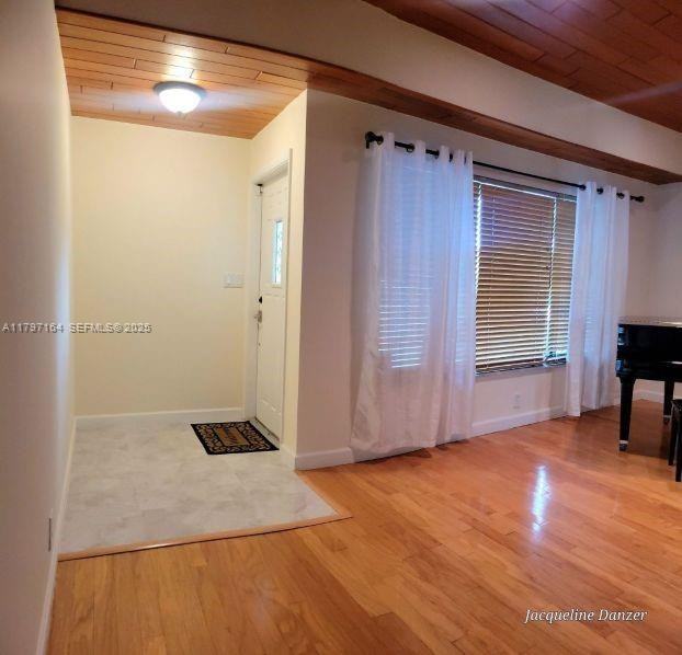 2241 Ne 38th St - Photo 2 of 8