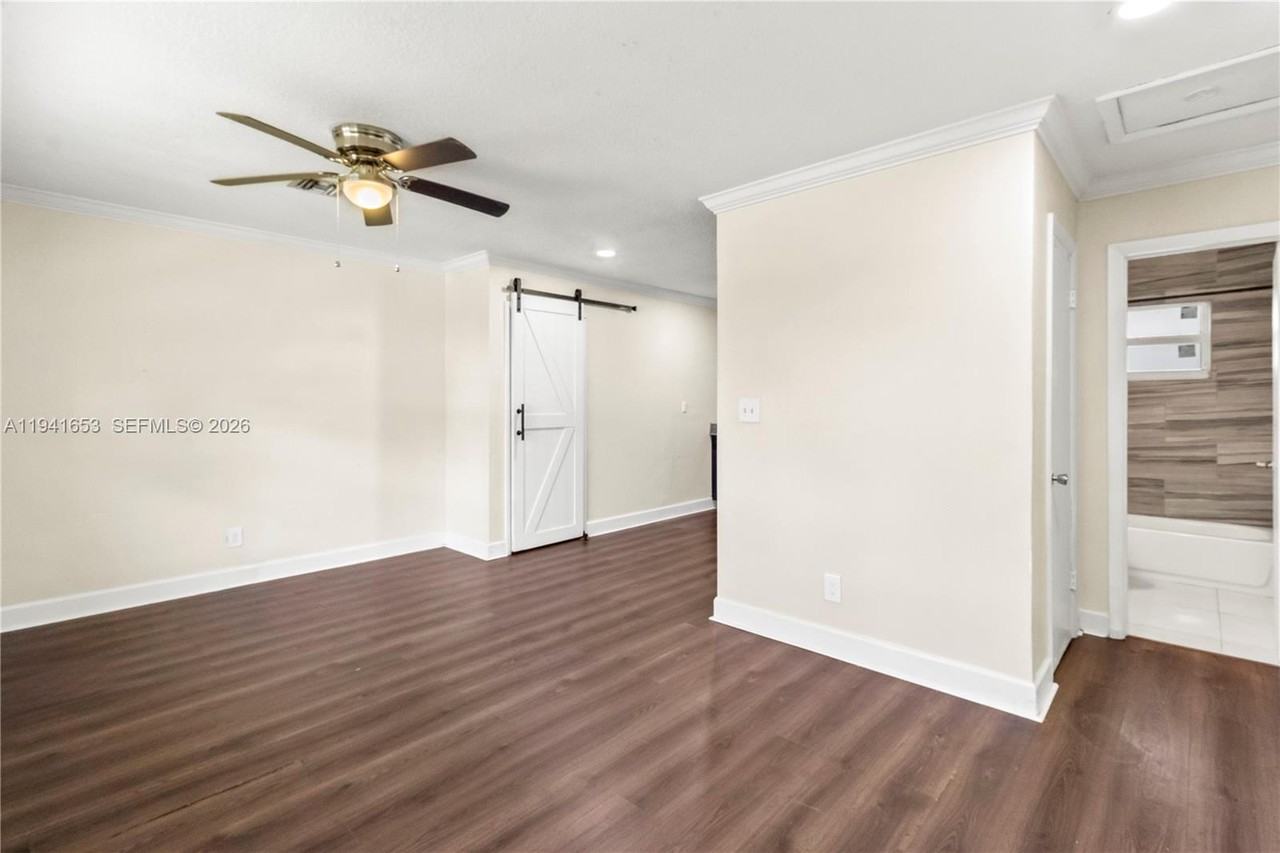 441 Ne 30th St - Photo 2 of 8
