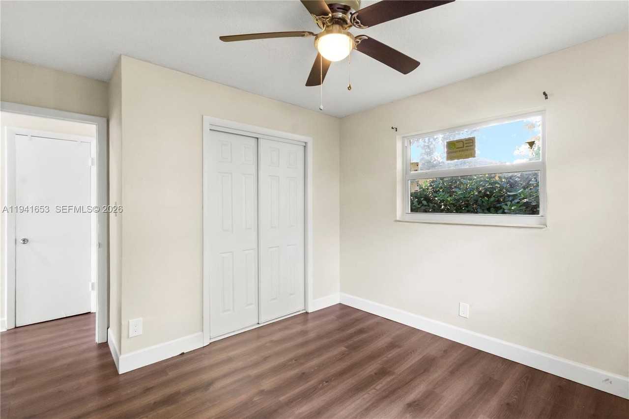 441 Ne 30th St - Photo 6 of 8