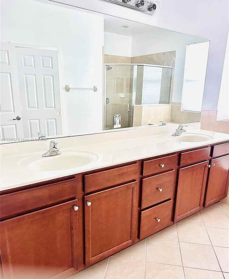 3530 W 88th St - Photo 5 of 8