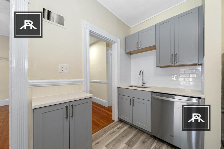 48 Brackett St - Photo 4 of 10