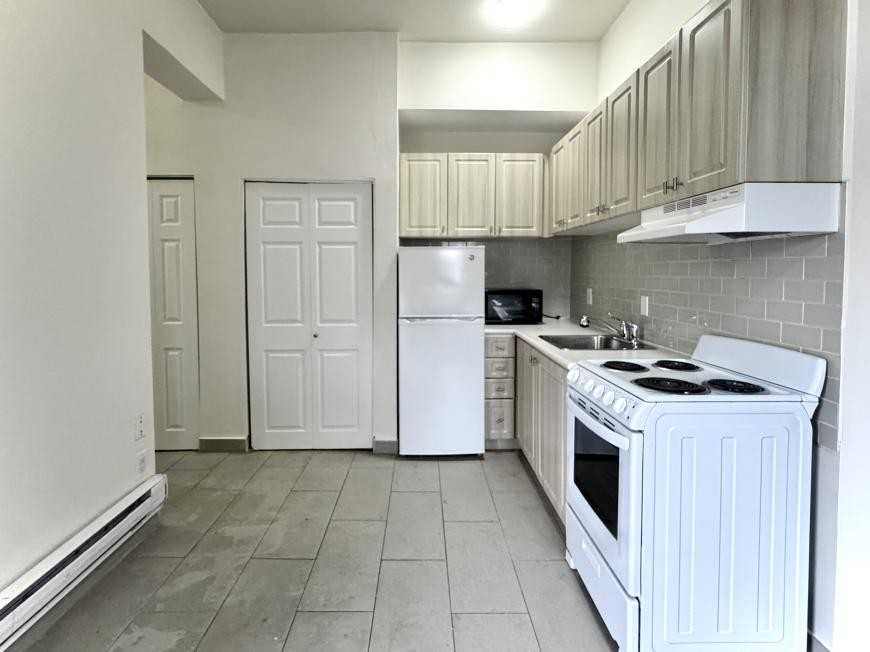 181 Gerrard St E - Photo 3 of 10