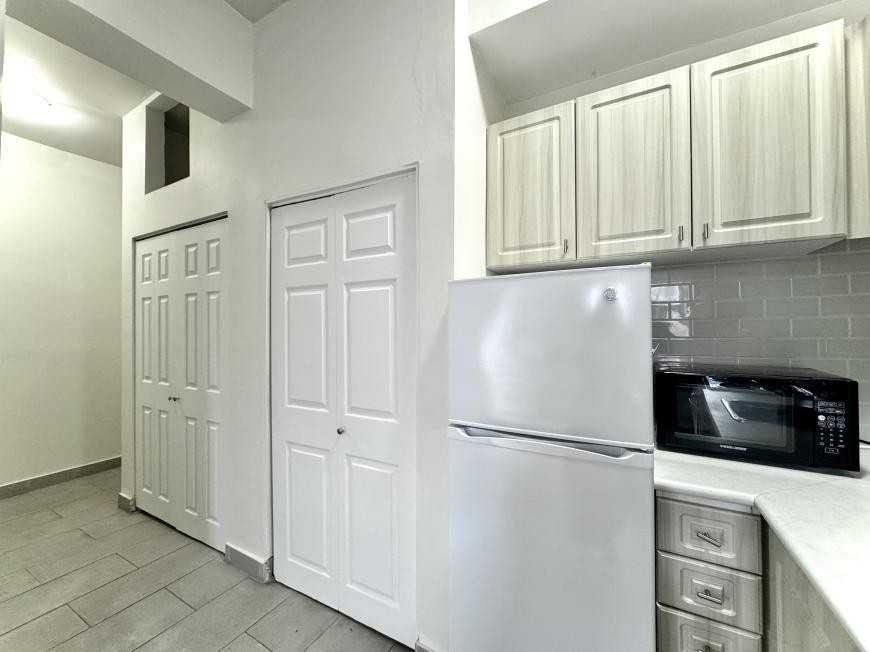 181 Gerrard St E - Photo 4 of 10