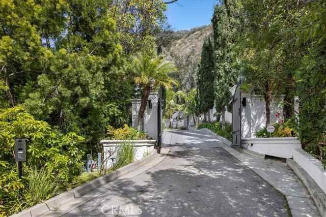 1756 Clear View Dr - Photo 4 of 8