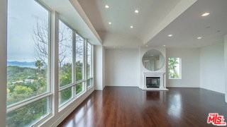 14445 Mulholland Dr - Photo 4 of 8