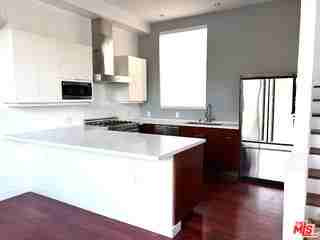 1200 N Sweetzer Ave #8 - Photo 3 of 8