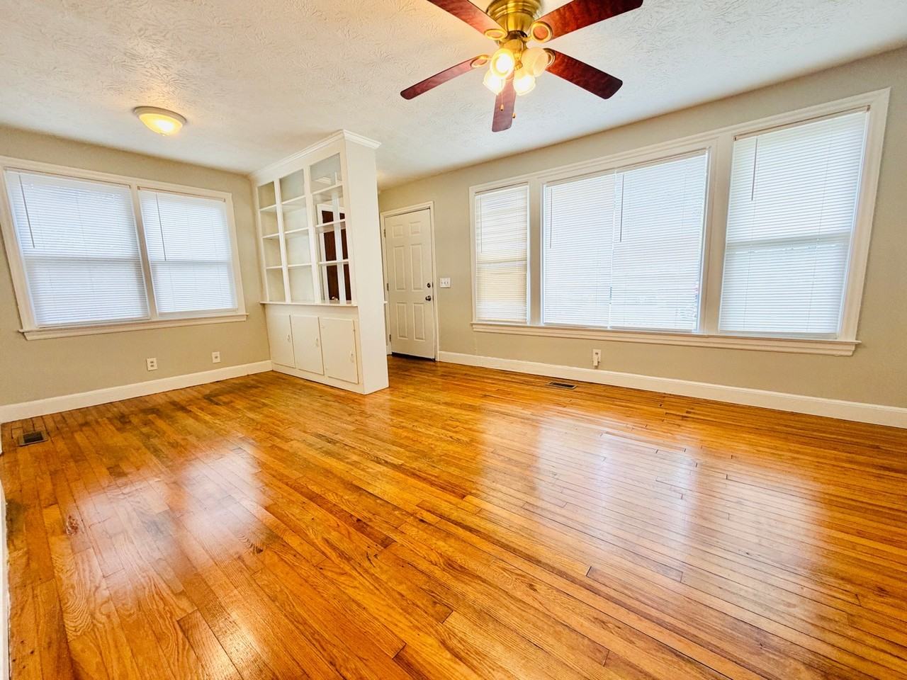 1642 Oak St #1 - Photo 2 of 11