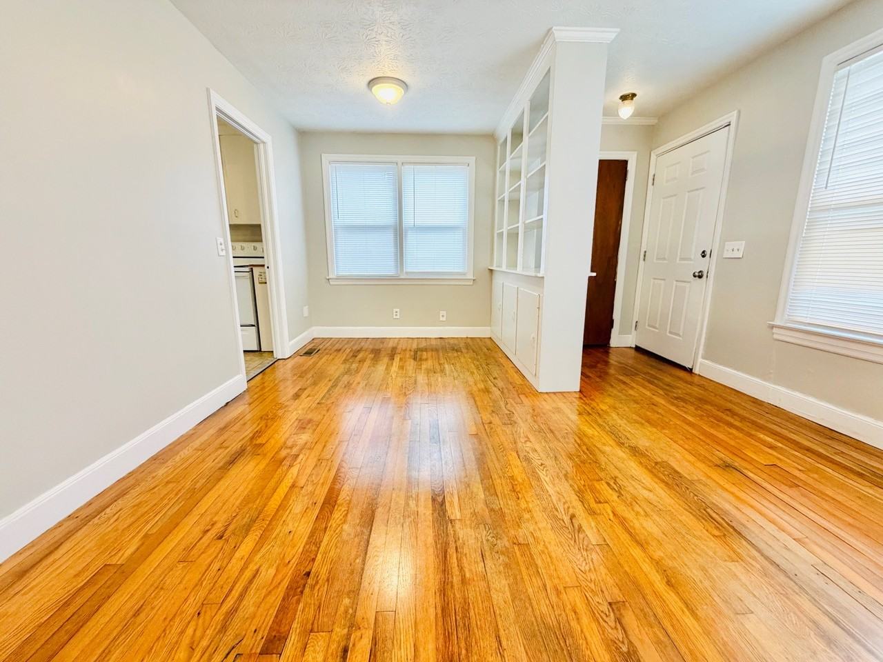 1642 Oak St #1 - Photo 3 of 11