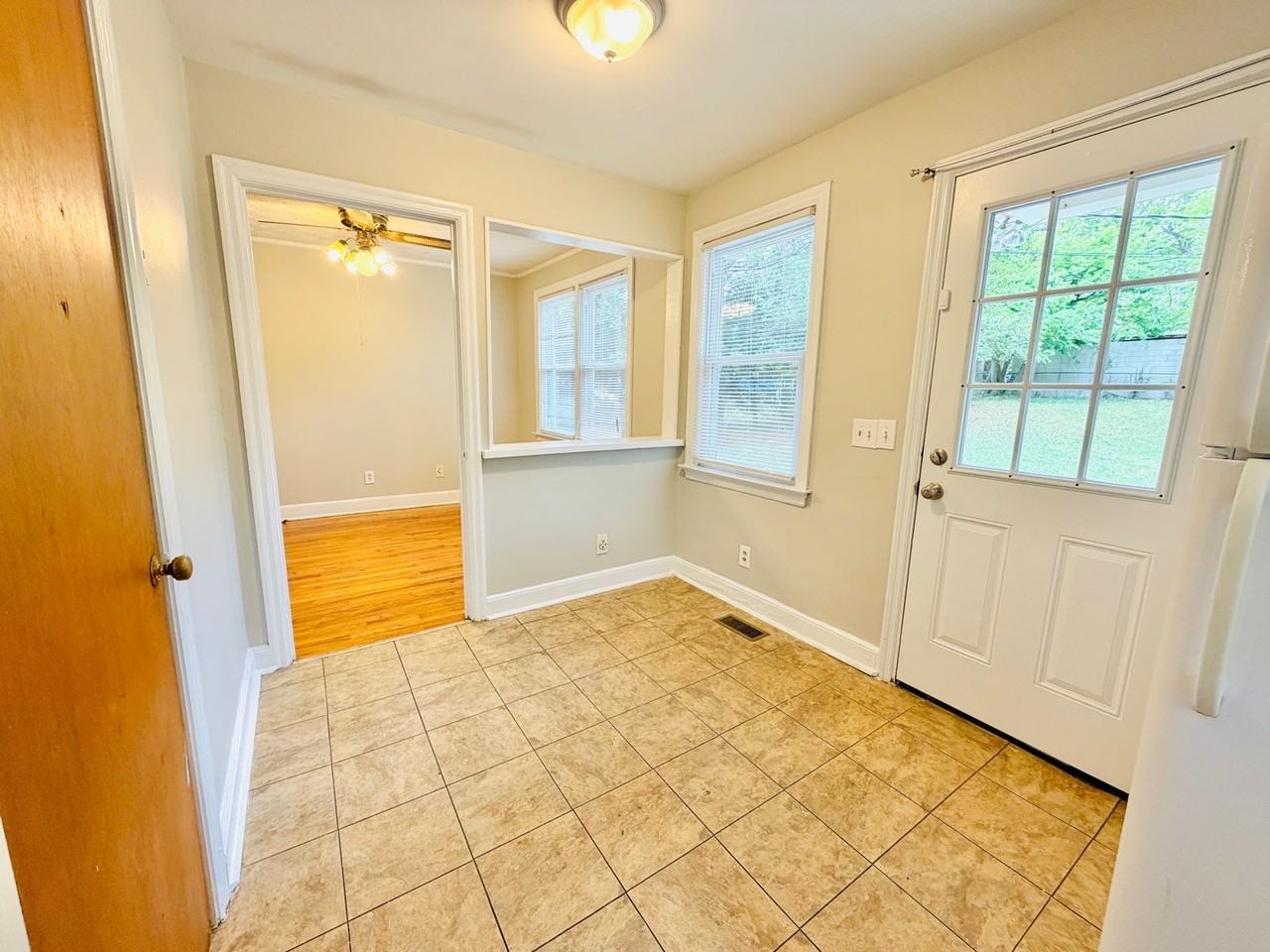 1642 Oak St #1 - Photo 4 of 11