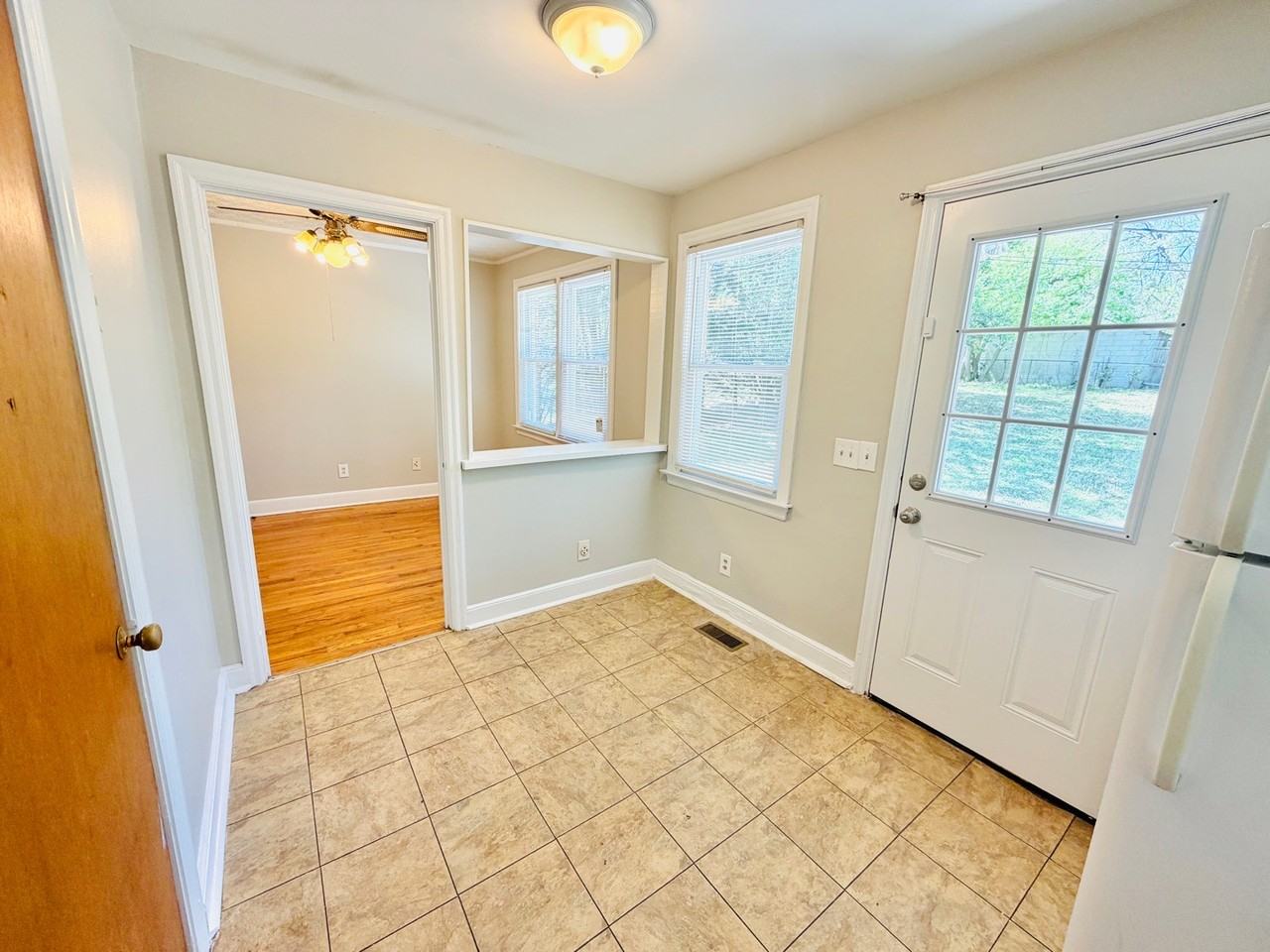 1642 Oak St #1 - Photo 5 of 11