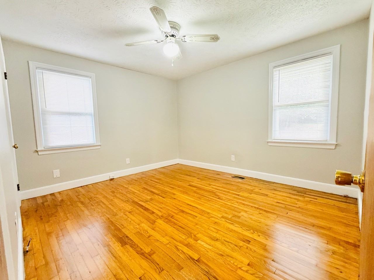 1642 Oak St #1 - Photo 7 of 11