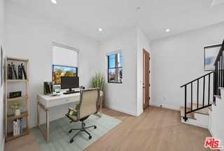 13841 Burbank Blvd - Photo 4 of 8