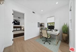 13841 Burbank Blvd - Photo 5 of 8