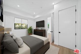 13841 Burbank Blvd - Photo 6 of 8