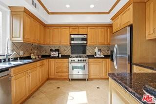 2013 21st St #105 - Photo 3 of 8