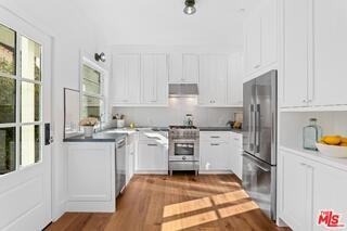 1134 17th St #D - Photo 5 of 8