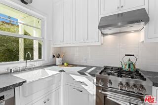 1134 17th St #D - Photo 6 of 8