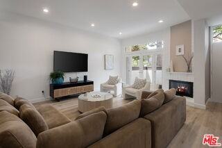 17165 Palisades Cir - Photo 3 of 8