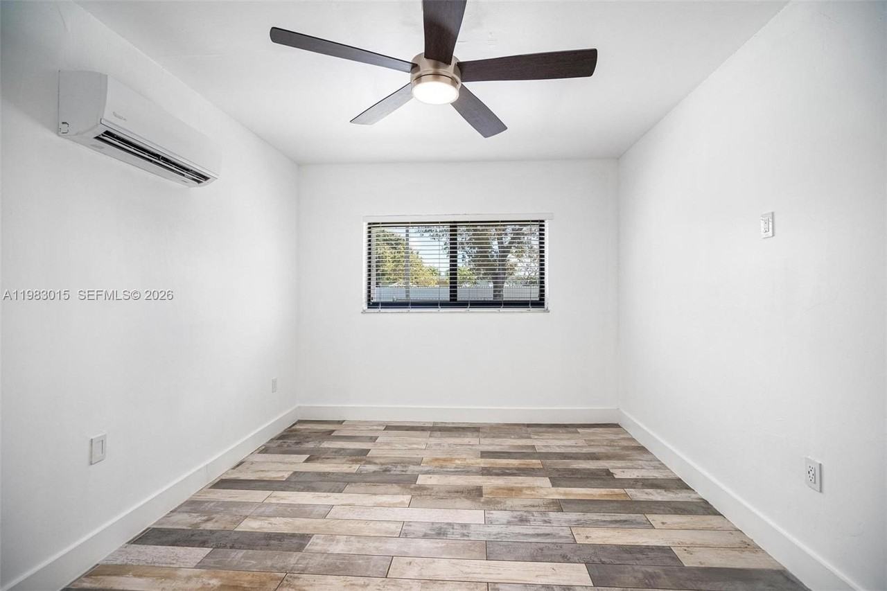 180 Sw 63rd Ave - Photo 6 of 15