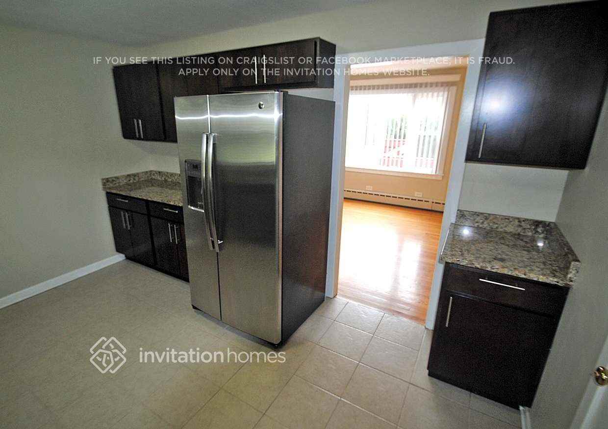 20839 N Cumnor Ave - Photo 3 of 8