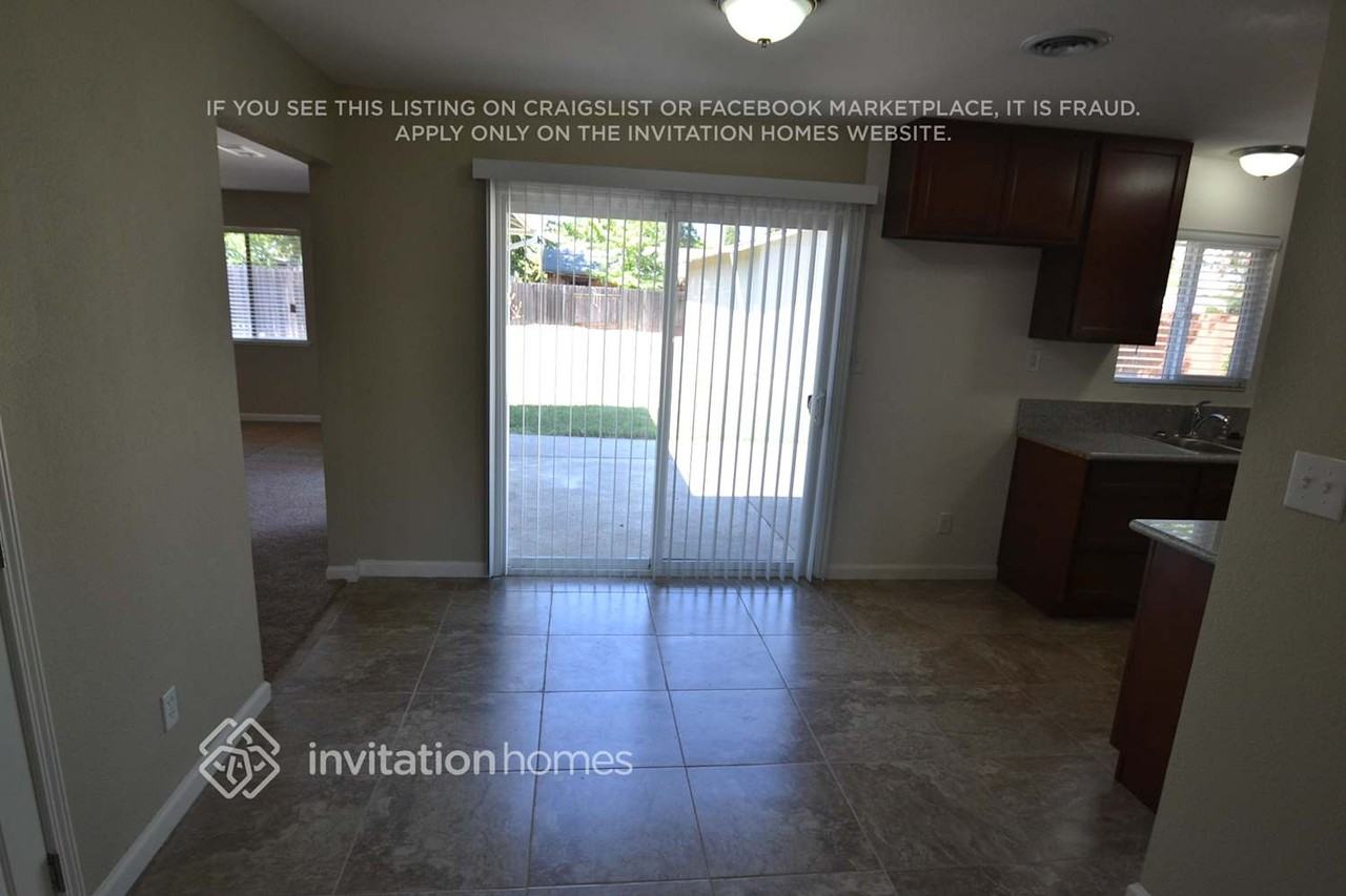 7668 Eastbreeze Cir - Photo 3 of 11