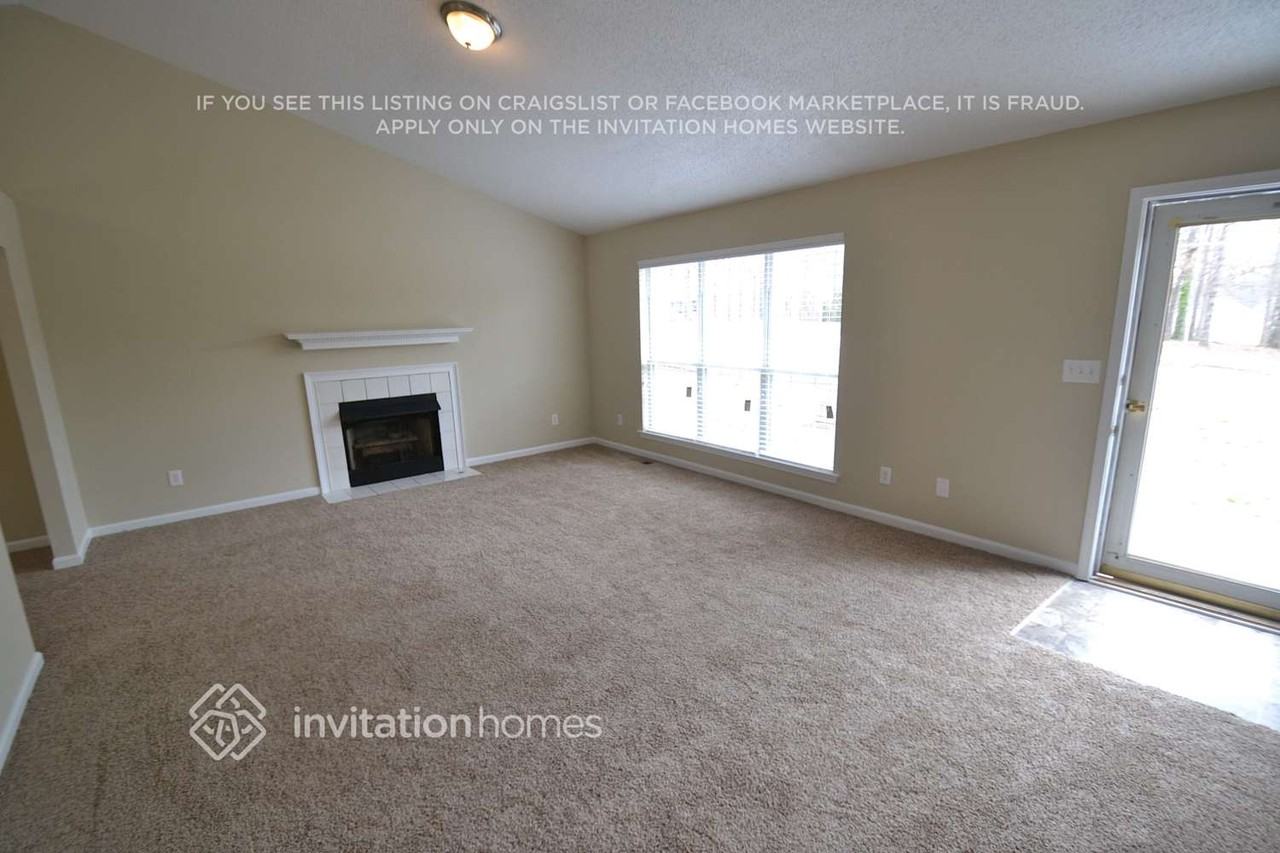 4216 Sturbridge Dr - Photo 2 of 8