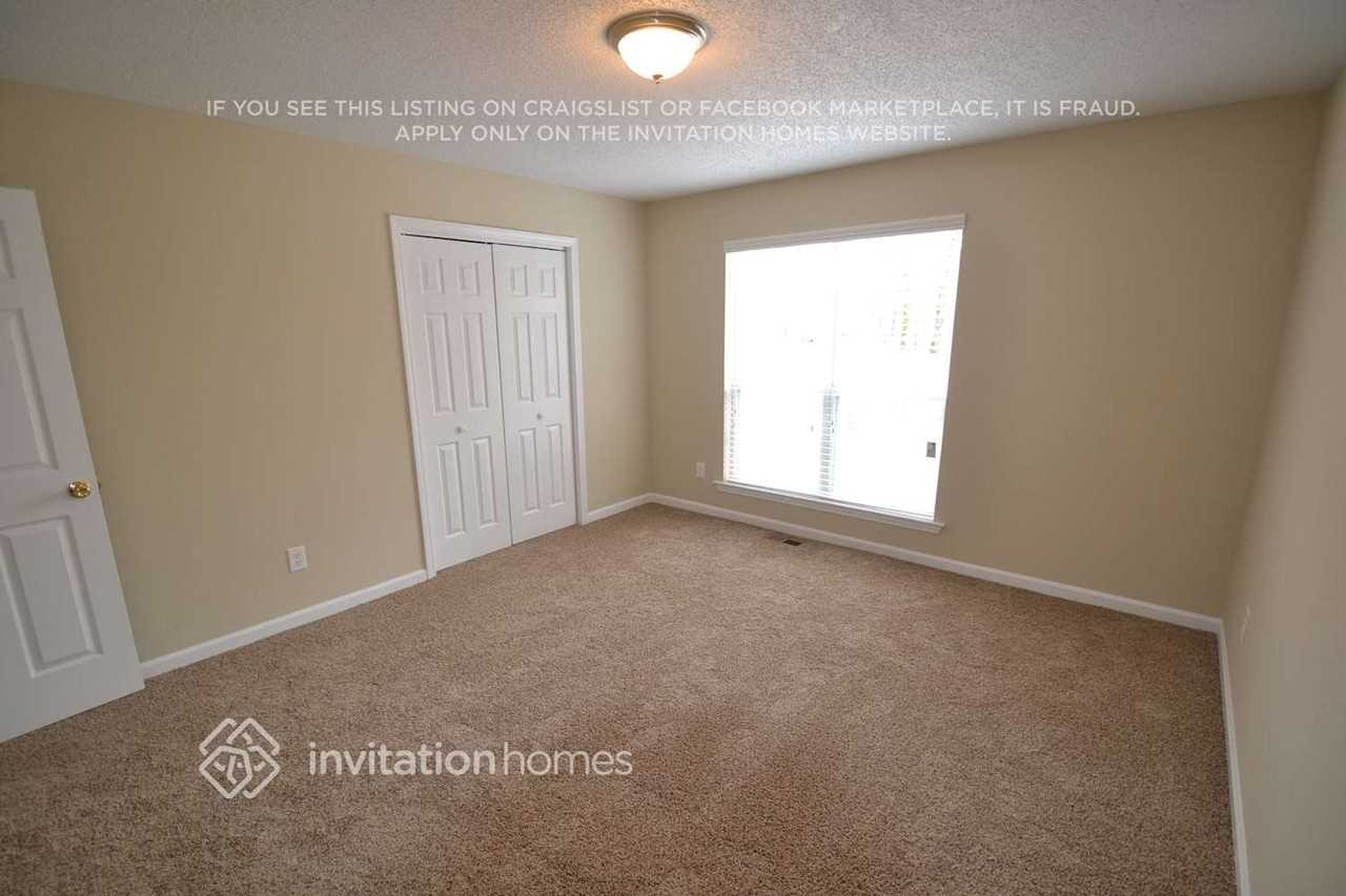 4216 Sturbridge Dr - Photo 3 of 8