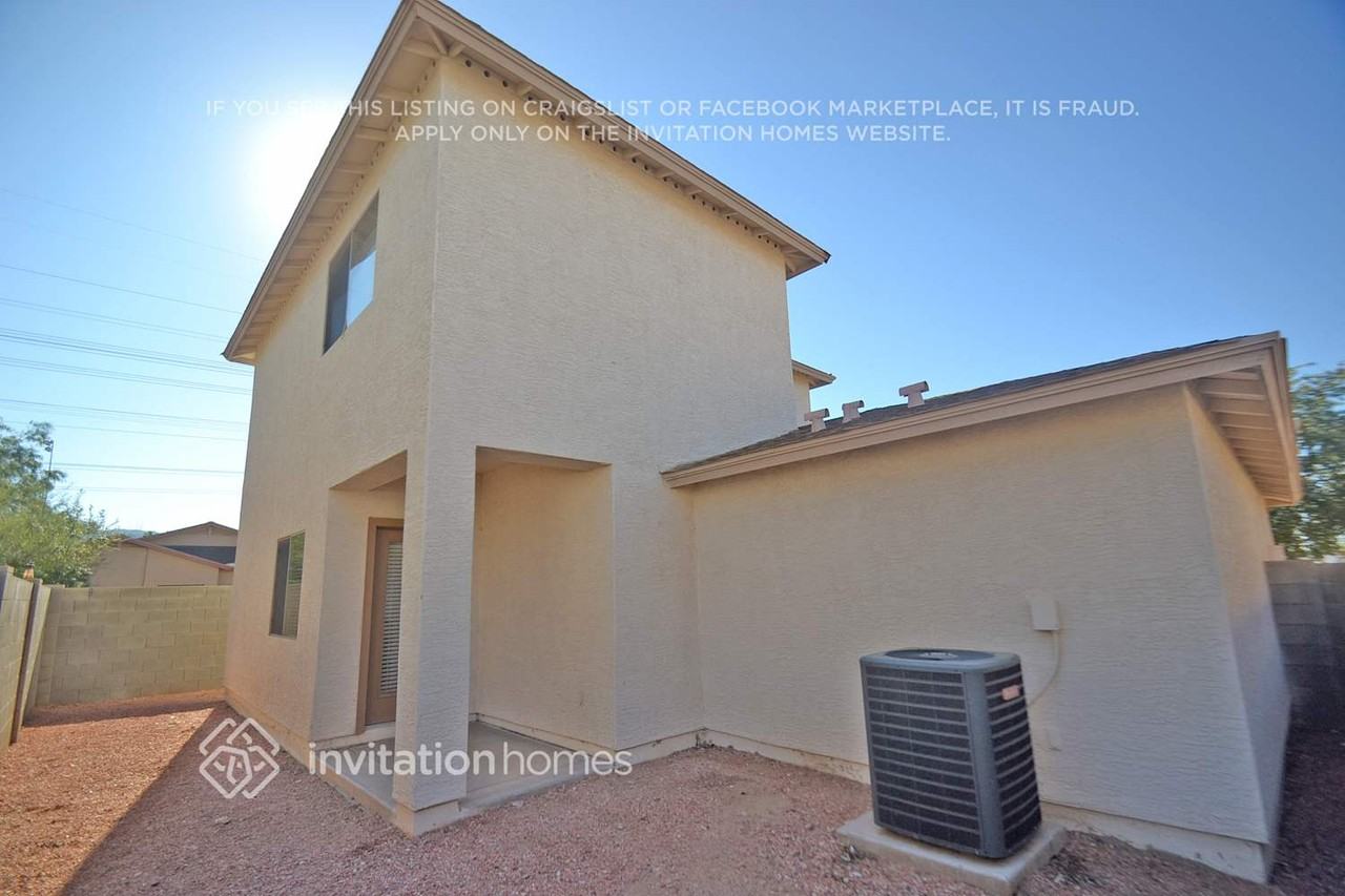 7213 S 8th St - Photo 3 of 5