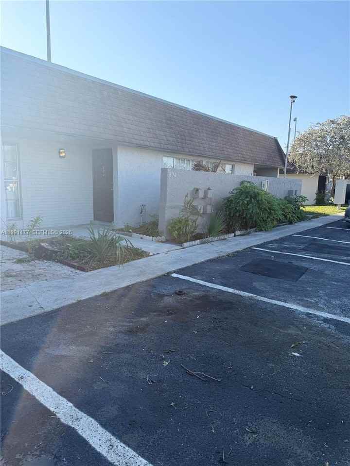 804 Sw 73rd Ave #12 - Photo 6 of 43